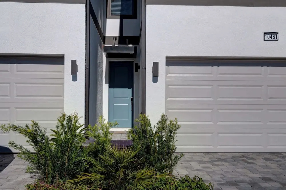 Luxury Townhouse w/ Private Pool Near Disney & Universal