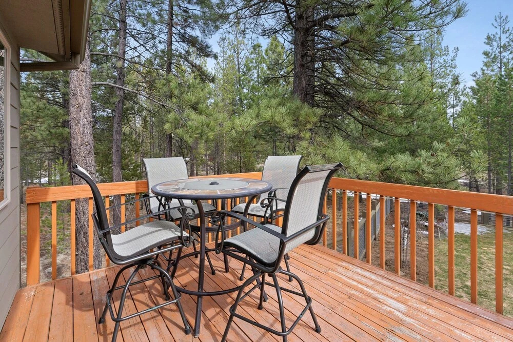 Super Coop 5 Bedroom Home by RedAwning, Bend