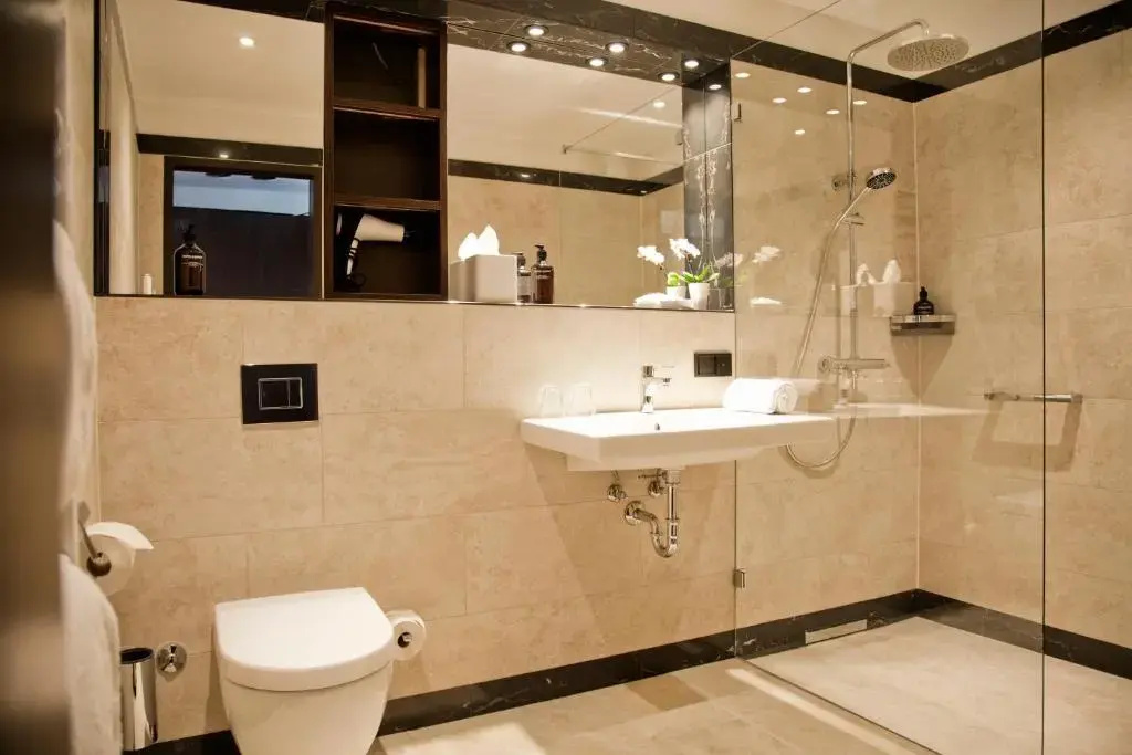 Standard Double room with balcony (full double bed)