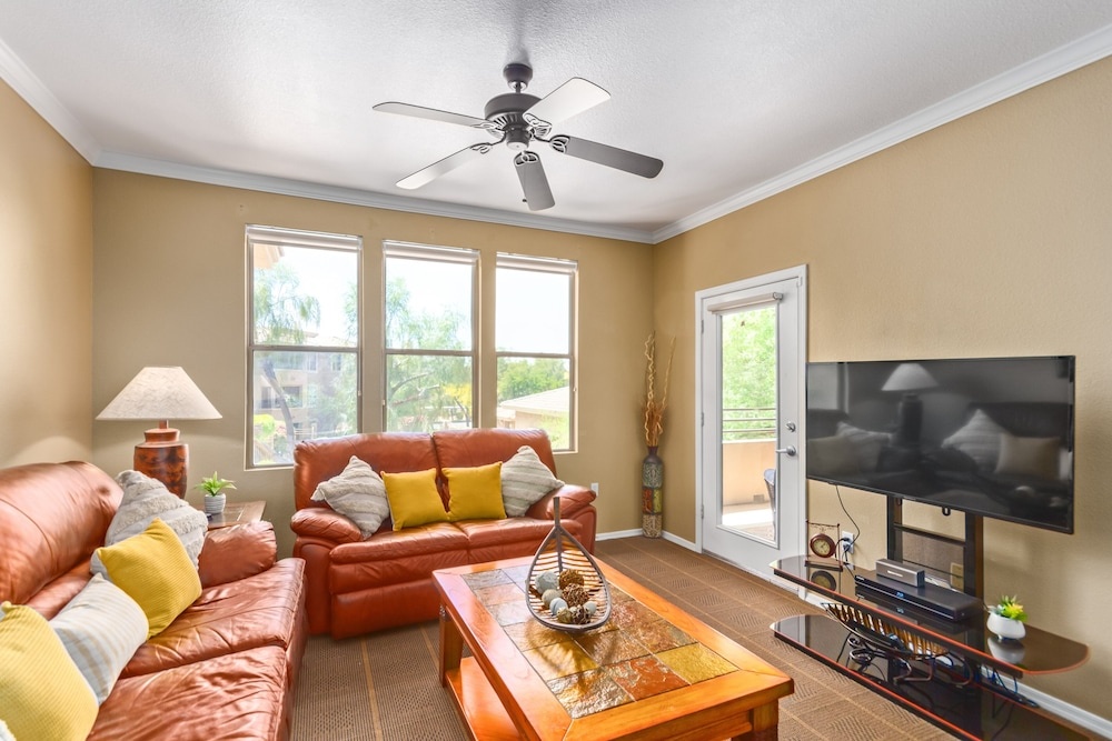 The Edge #2111 Scottsdale 3 Bedroom Condo by Redawning