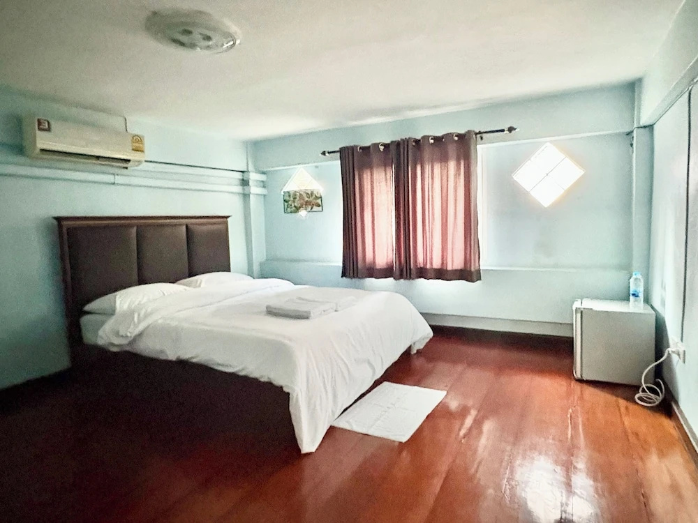 Отель Prompt Inn Chareonkrung в Бангкоке