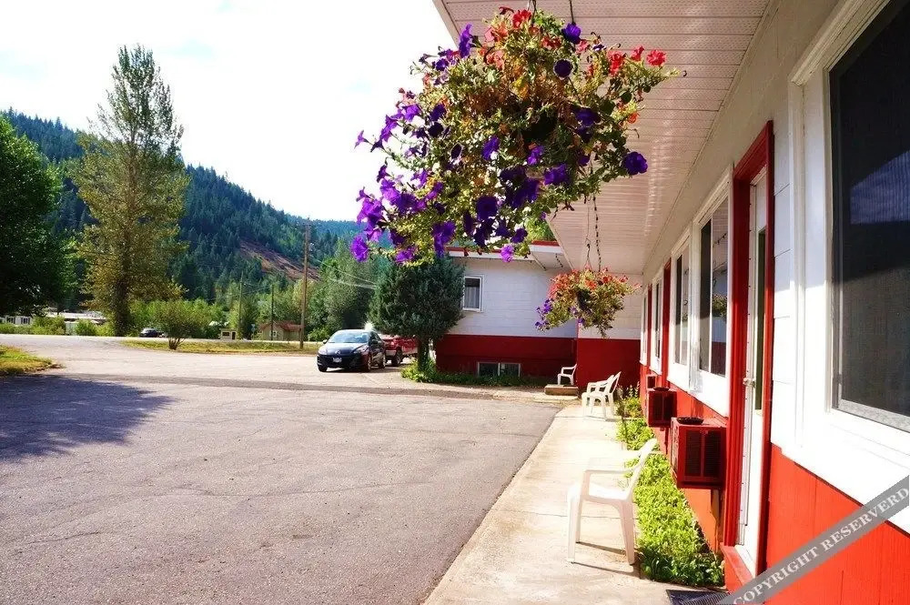 Boundary Creek Motel And Rv Park
