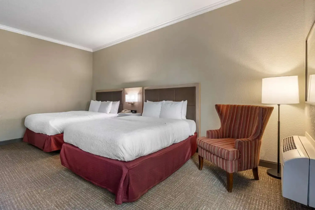 Standard room with balcony and with city view