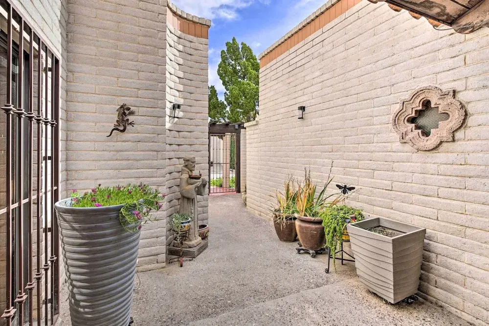 Elegant El Paso Condo ~ 10 Mi to Downtown!