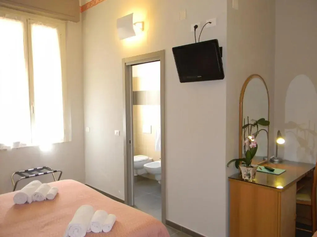 Standard Triple room with garden view