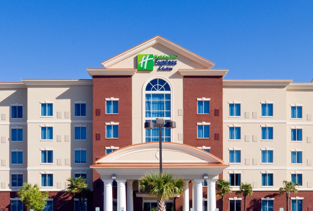 Holiday Inn Express & Suites Columbia-Fort Jackson, an IHG Hotel image