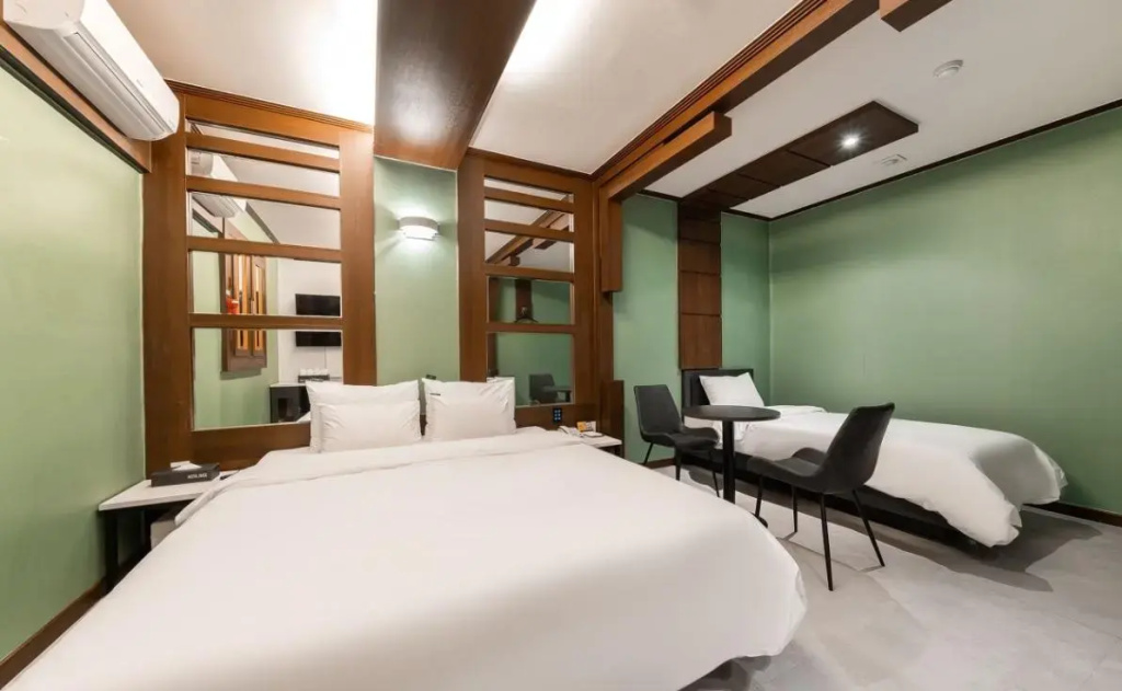 Deluxe Double room (twin beds)