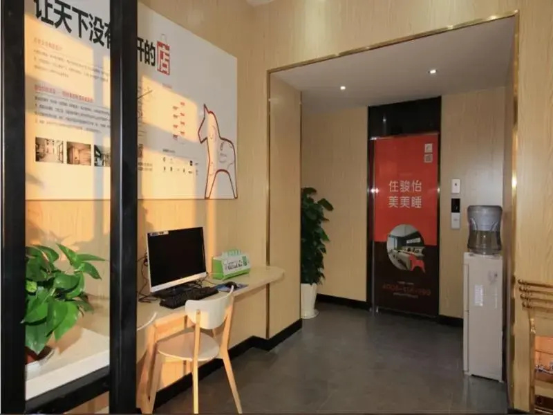 Lobby & Reception