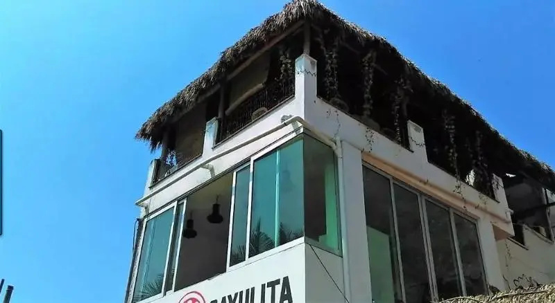Surfing Sayulita Break