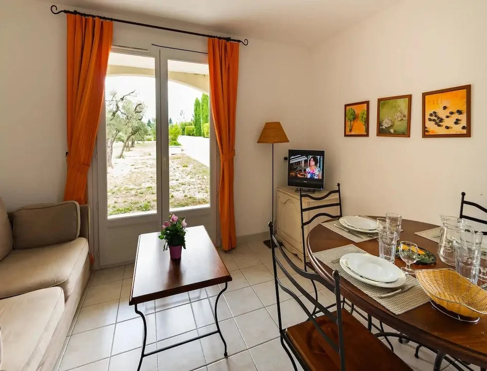 Afficher la photo 6 — Spacious Provence Retreat for 8 Guests