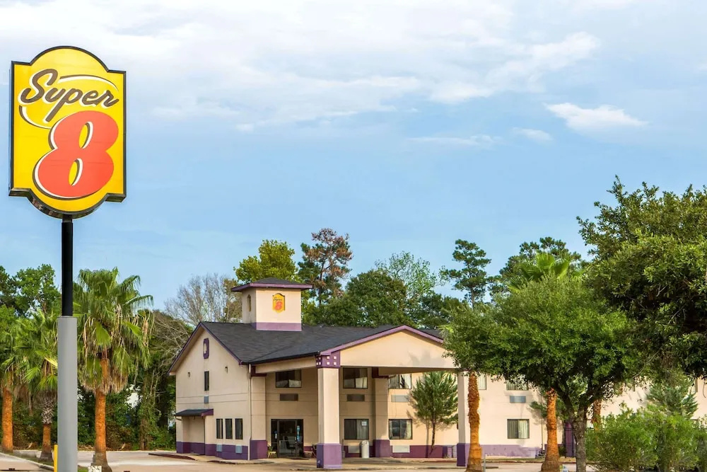 Super 8 Cleveland Tx