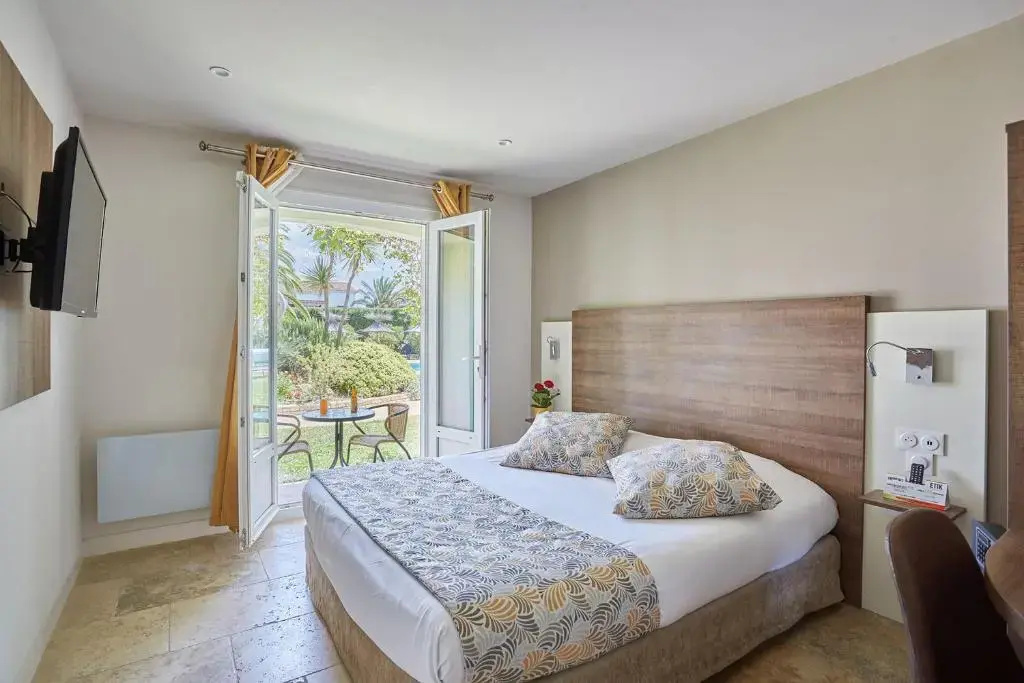 Standard Double room (full double bed)
