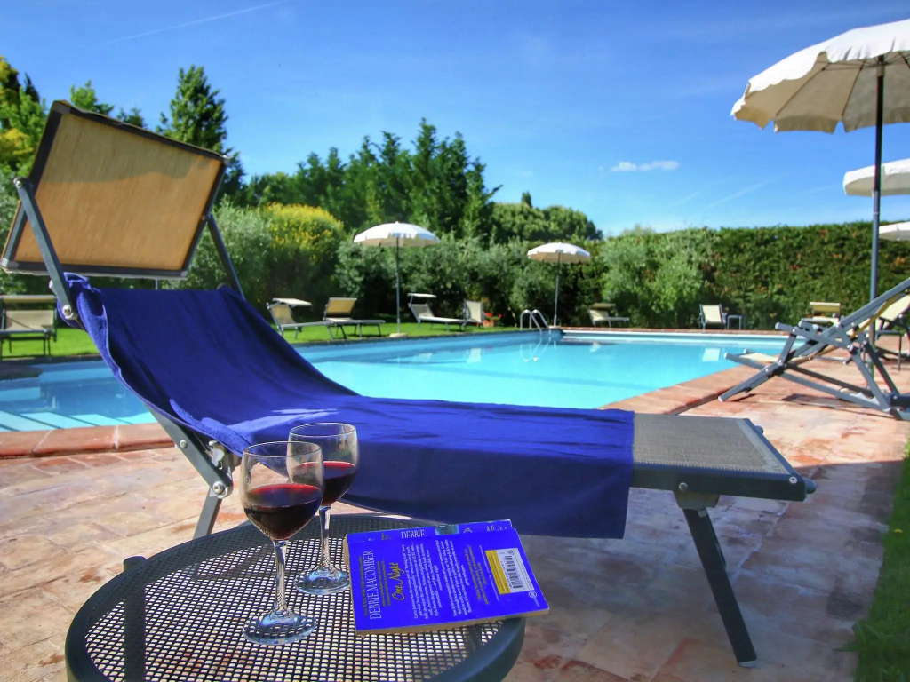 Cozy Farmhouse in Cortona with Swimming Pool