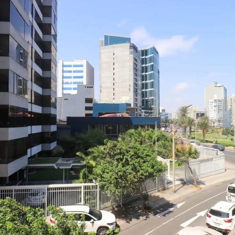 w Upscale 2BR Near Larcomar Miraflores
