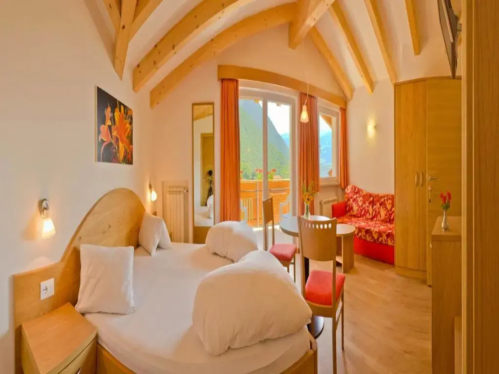 Standard Double room with balcony (full double bed)