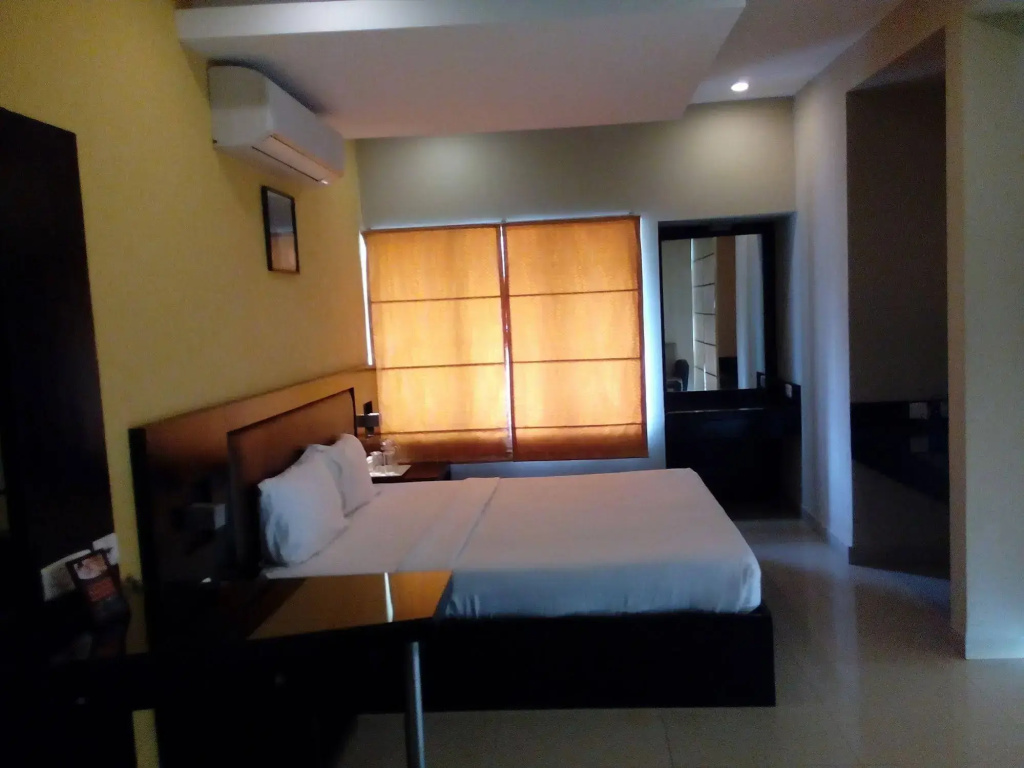 FabHotel Santhome Inn - Général