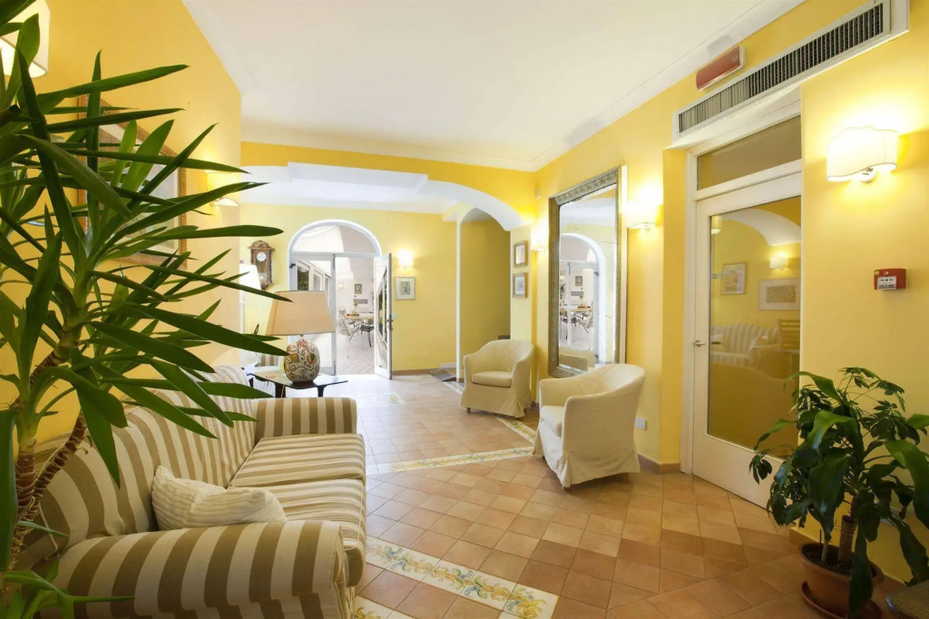 Hotel photo 12