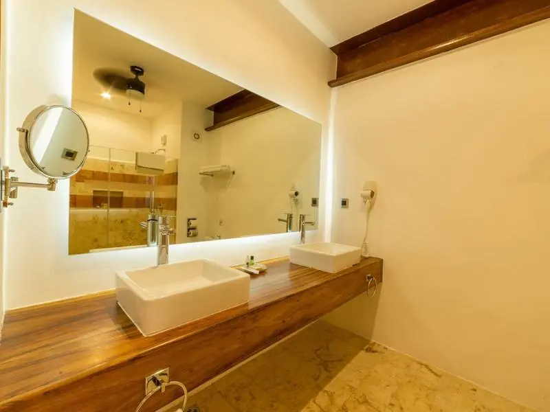 Executive Double room with balcony (full double bed)