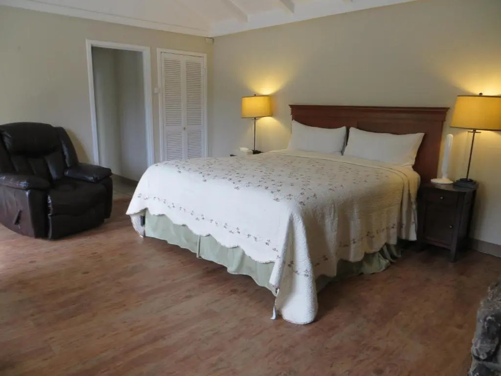 1 Bedroom Double Cottage (full double bed)