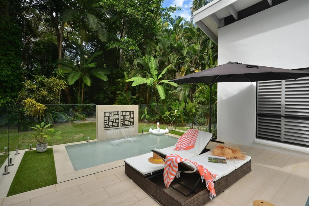 Pavilions in the Palms Heated Pool Short Path To Beach Five Bedrooms Sleeps 14