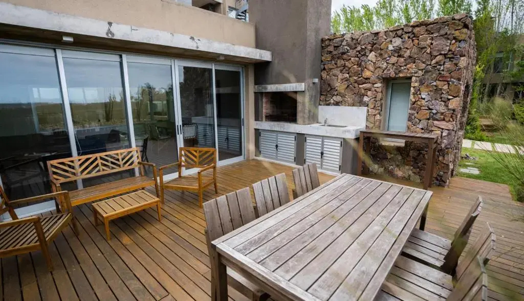 3 Bedrooms Apartment