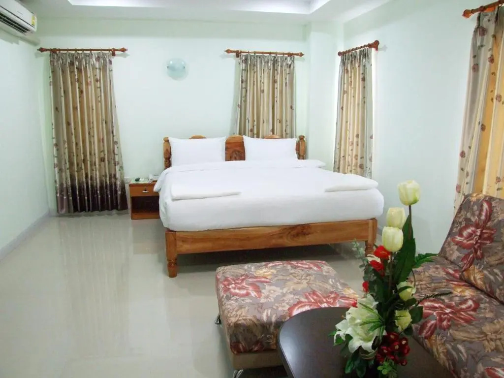 Rueanrimnam Hotel - Chambres