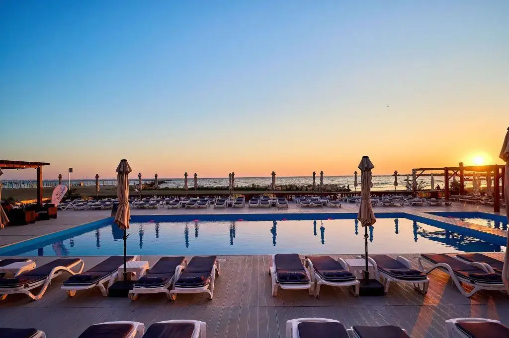 Beach & Waterfront