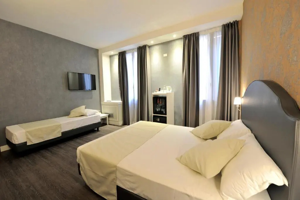 Standard Triple room