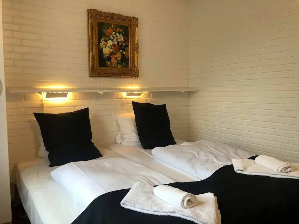 Economy room