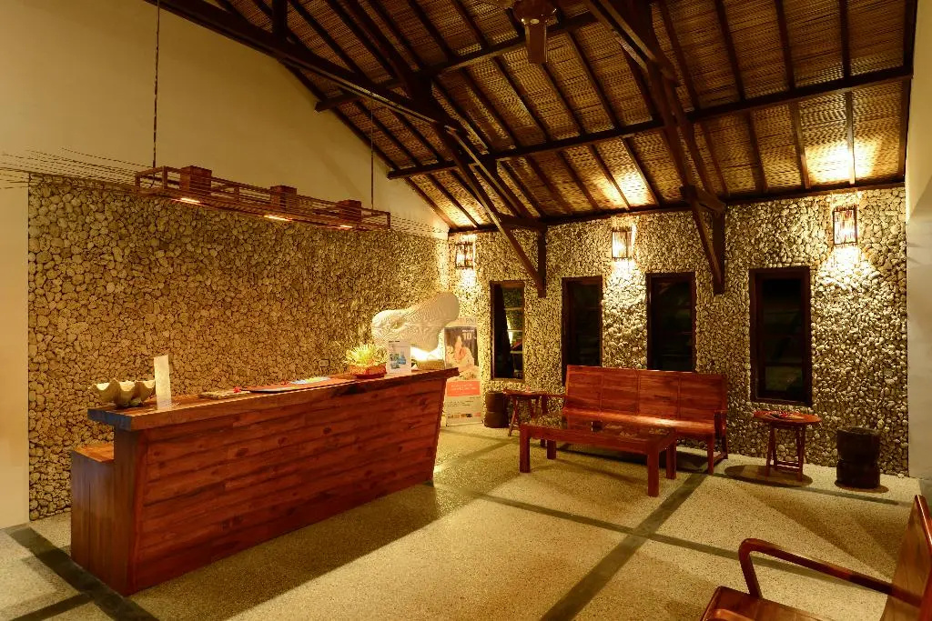 Lobby & Reception