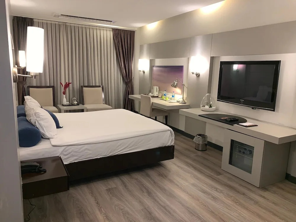 Deluxe Double room (full double bed)