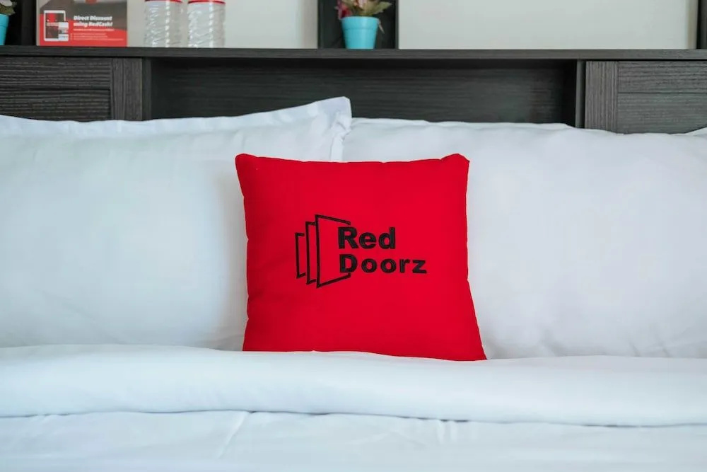 Reddoorz Premium Near Mrt North Avenue Station