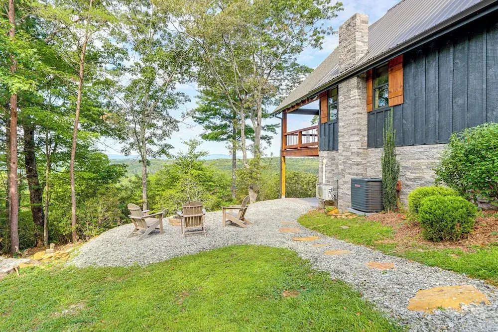 Deck, Panoramic Views: Serene Mineral Bluff Cabin!