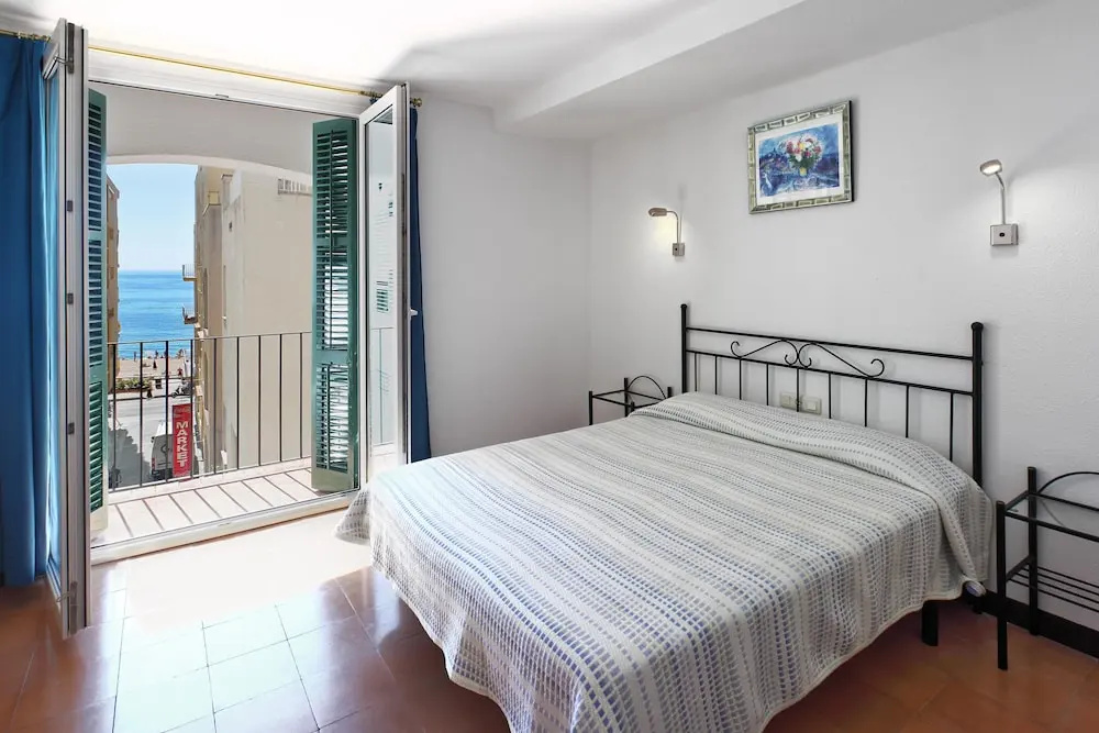 Standard room with balcony and with sea view