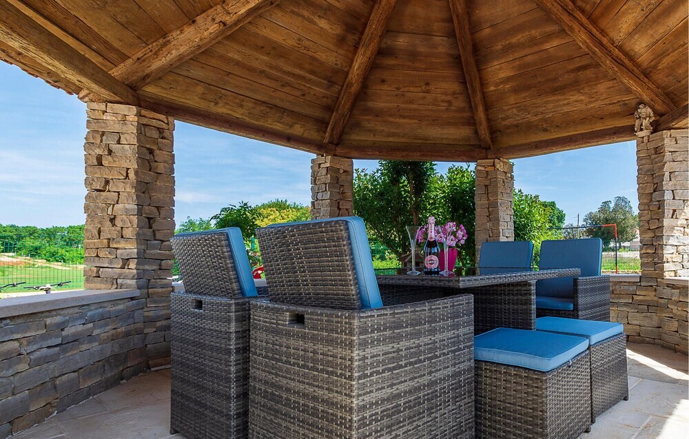 Отель Amazing Apartment in Pula With Wifi and 3 Bedrooms, фото 8