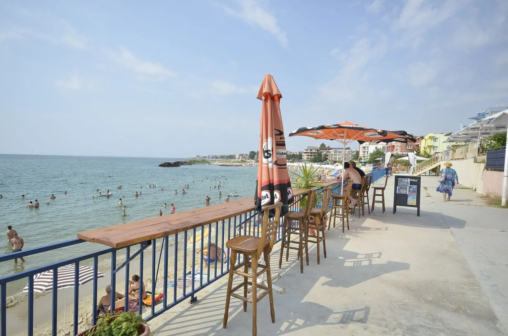 Beach & Waterfront