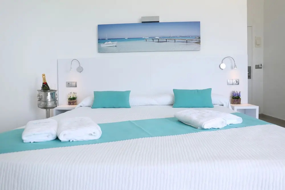 Standard Double room with pool view (full double bed)