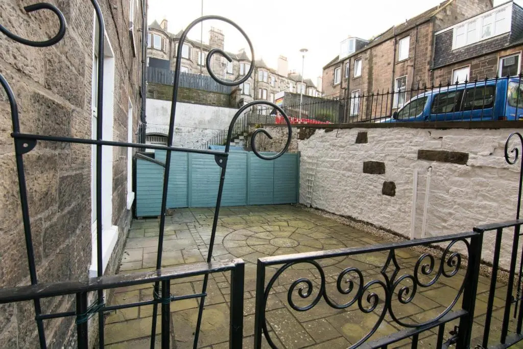 427 - Salmond Place Apartment