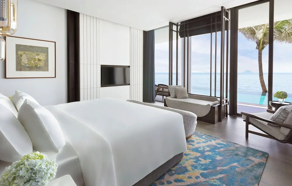 Вилла с бассейном c 1 комнатой oceanfront в Villa Le Corail, A Gran Melia Hotel