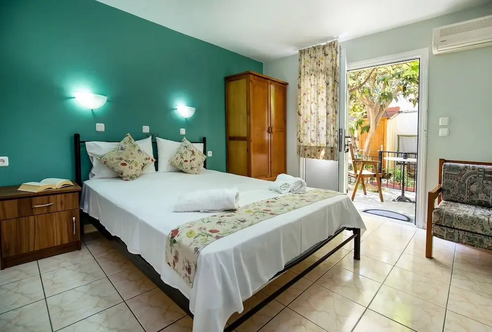 Double Studio (full double bed)