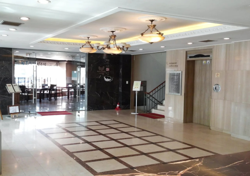Airport Hotel