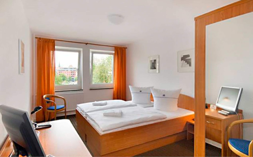 Dietrich-Bonhoeffer-Hotel picture