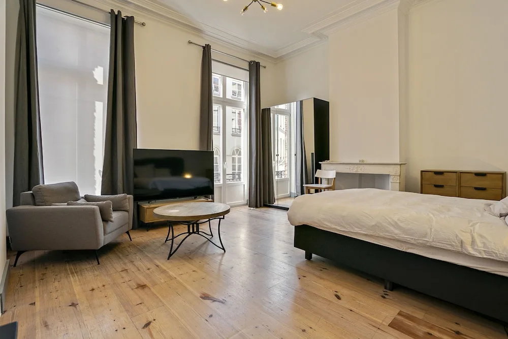 Deluxe Double room with balcony (full double bed)