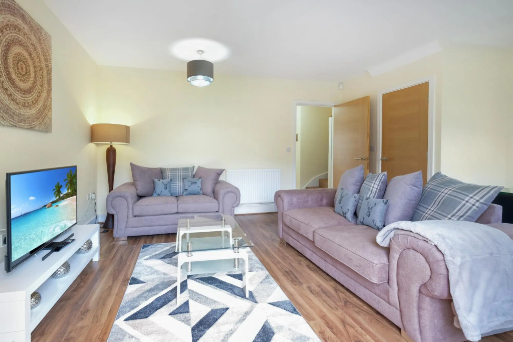 London Heathrow Living Holywell Serviced House D