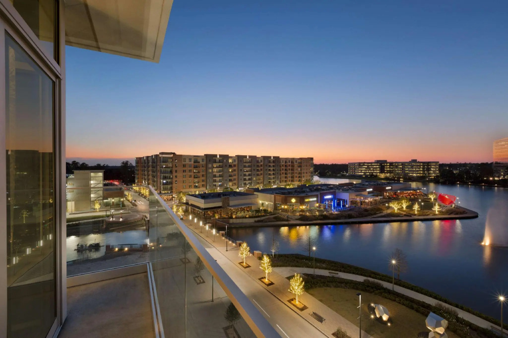 2 Bedrooms Double Suite with balcony and with lake view full double bed