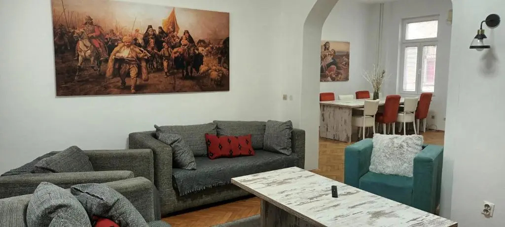 3 Bedrooms Apartment