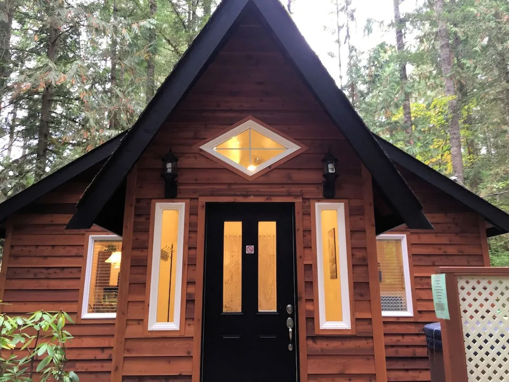 Glacier Springs Cabin 16 - This is a Great Cottage With an Outdoor hot tub