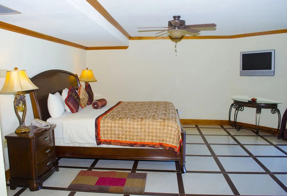 Deluxe Double Junior Suite with balcony (full double bed)