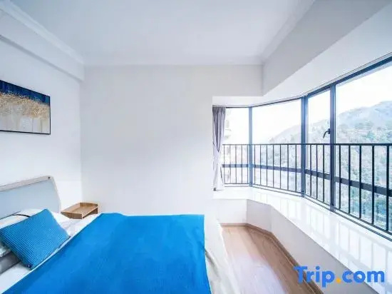 1 Bedroom Suite with mountain view