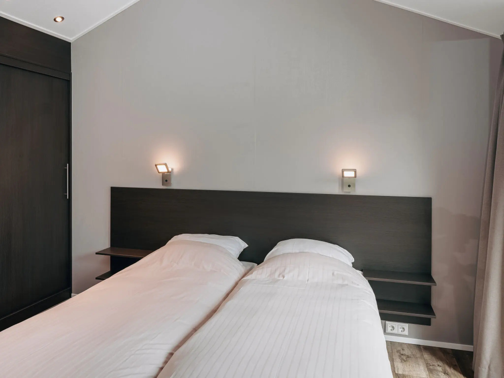 Nice chalet with ac and sloop, in a holiday park in beautiful Giethoorn
